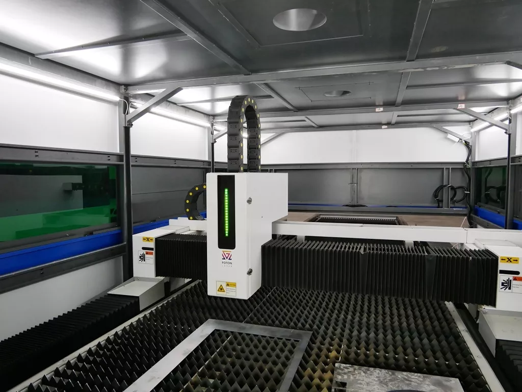 FL-L1530FHR-1000-D350-Raycus Лазерный станок для резки листового металла и труб с кабинетной защитой