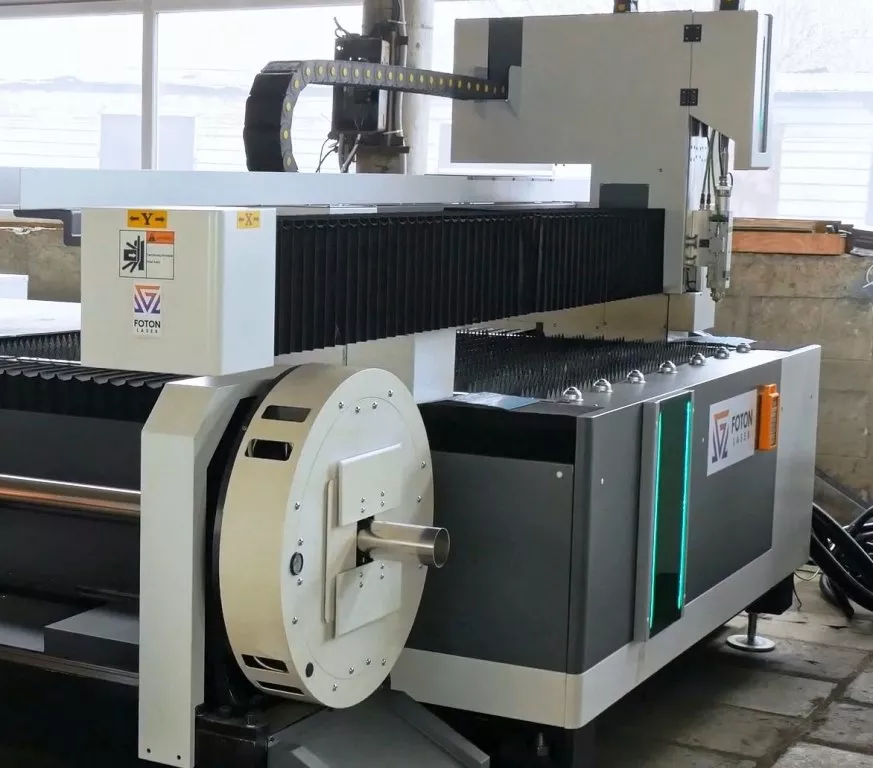 FL-L2060FR-10000-D350-IPG Лазерный станок для резки листового металла и труб
