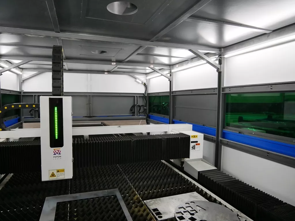 FL-L2060FHR-10000-D350-IPG Лазерный станок для резки листового металла и труб с кабинетной защитой